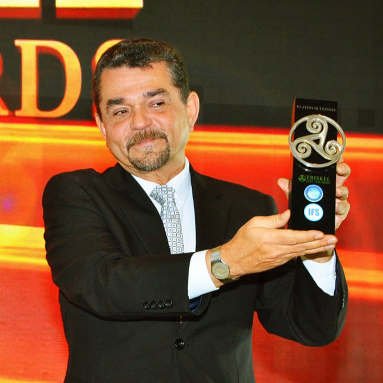Ernesto Yturralde
recibe el IFS Platinum Triskel 2019